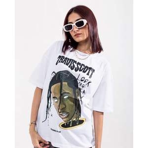 T-shirt rétro ajusté pour Travis Scott, en jersey respirant, coupe courte, motif numérique, effet vintage délavé - Product Image 3