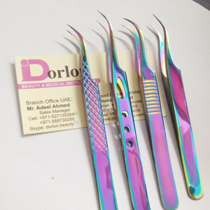 Pince à cils à revêtement multicolore Pince à cils à pointe incurvée en acier inoxydable Pince à cils à extension de cils professionnelle avec logo personnalisé - Product Image 1