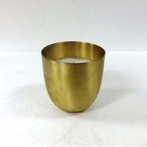 Elegantes recipientes de metal de aleación diseñados para la fabricación artesanal de velas, que ofrecen una llama suave y estable, y una iluminación relajante. - Product Image 1