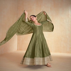 Elegant Look Premium collection Nouvelle Variété Top Qualité Organza Jacquard Soie Avec Broderie Salwar Suit - Product Image 1