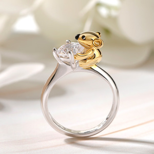 Anillo de Compromiso Jeulia Hug Me Koala de Plata de Ley con Corte Circular - Product Image 6