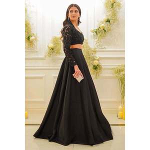 Robe en satin Laia - Tissu en polyester élégant et brillant - Product Image 5