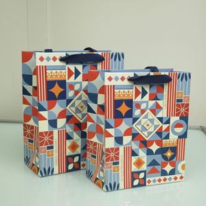 Sac fourre-tout de luxe en papier d'art de haute qualité - Personnalisé pour les marques de mode et de style de vie, biodégradable et écologique, emballage cadeau - Product Image 3