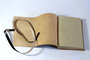 Journal en cuir personnalisé avec couverture en coton gaufré assortie, motif Arbre de Vie et feuilles de chanvre autour - Product Image 2