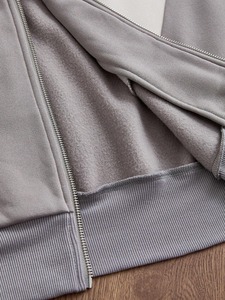 Jersey con diseño de hombro caído, acabado de lavado ácido vintage, logotipo con estampado de abullonado, capucha de doble capa en varios colores y tamaños - Product Image 2