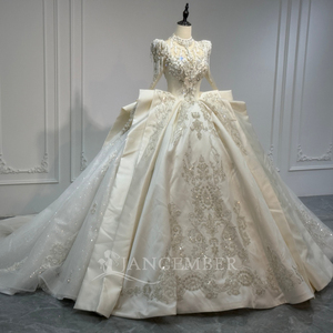 XS269 Vestido de Novia de Gala con Cuello Alto, Satén y Cuentas, Estilo Imperio, con Cola Capilla, Flores de Encaje Modernas y Cristales - Product Image 2