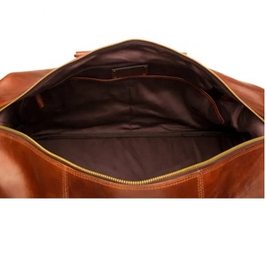 Sac polochon fait à la main de haute qualité Rivet élégant à fermeture éclair à pression à la mode Portable-Top dispose de deux bretelles-Direct Indian - Product Image 3