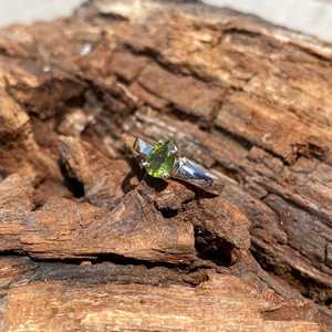 Bague artisanale en pierre de péridot, argent sterling, bijou statement pour femme, pierre naturelle, cadeau - Product Image 2