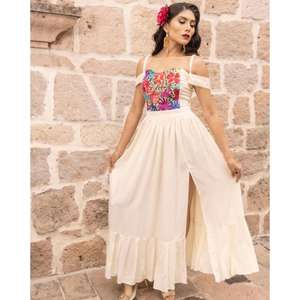 Robe maxi blanche brodée pour femmes, épaules dénudées, style mexicain, robe sans manches, ethnique, longue robe d'été - Product Image 1