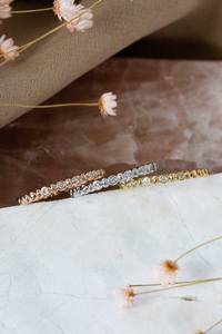 Bague de fiançailles empilable en or blanc massif 10 carats coupe ronde diamant cultivé en laboratoire - Product Image 5