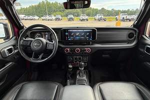 Wrangler Unlimited Rubicon 392 Edición Final 2024, 4x4, Motor Hemi V8 de 470 hp, Tracción Total Permanente, Color Tuscadero Pearl Coat - Product Image 3