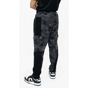 PANTALÓN APEXAL CARGO DE CAMUFLAJE GRIS-SIGNATURE Regular Fit Transpirable Absorbe el sudor Active-Stretch Tejido de punto doble - Product Image 1