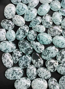 Hemimorfita Natural Cabujón Hecha a Mano de Alta Calidad, Gema Suelta de Formas Mixtas para Joyería, Pulida con Efecto de Fuego Azul - Product Image 3