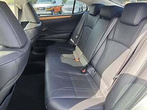 Coche de lujo con volante a la izquierda usado 2019 Lex-us - Product Image 3