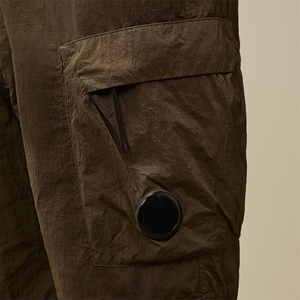 กางเกงขาสั้นคาร์โก้ผู้ชาย ผ้าโพลีเอสเตอร์สีเขียวมะกอกเข้ม ระบายอากาศ แห้งเร็ว เอวยางยืด มีกระเป๋าข้าง เหมาะสำหรับฤดูร้อน เป็นมิตรต่อสิ่งแวดล้อม - Product Image 4