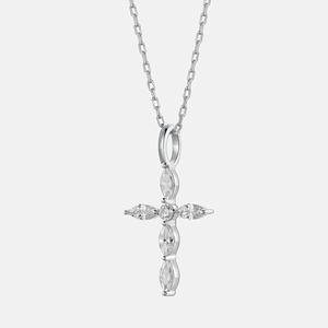 Colgante de Cruz Cristiana Dorada para Hombre con Diseño de Cuerda y Detalles de Diamantes - Product Image 2