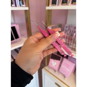 แหนบปลายแหลมสีชมพูสดสำหรับต่อขนตา แหนบพลาสติกสำหรับต่อขนตาแบบวอลลุ่ม - Product Image 2