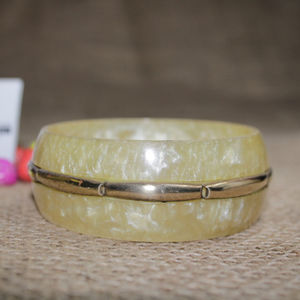 Bracelet en résine pour femme, fleur sèche, Bracelet en résine transparente avec bande de laiton, Bracelet pour femme de la marque traditionnelle - Product Image 1