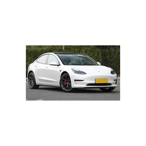 Tesla Model Y Long Range avec une portée impressionnante et un design SUV moderne - Product Image 4