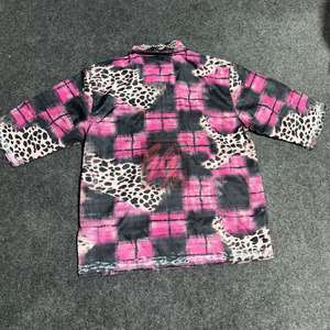 Camisa de franela abotonada para hombre con logotipo bordado desgastado de diamantes de imitación cosidos a mano e impresión por sublimación - Product Image 2