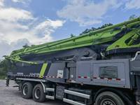 Pompe à béton d'occasion de 56m montée sur camion en béton en Chine avec de bonnes performances au meilleur prix en vente