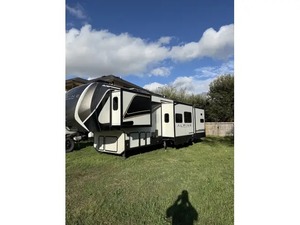 K-e-y-s-t-o-n-e A-L-P-INE 3661FL 2025 USADO EN EXCELENTES CONDICIONES, ALTA CAPACIDAD DE ALOJAMIENTO, EN VENTA - Product Image 5