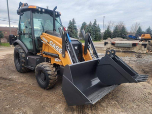 Chargeuse-pelleteuse Case 851FX Plus 4x4 - Équipement de construction neuf/insoufflé avec surveillance à distance, fonctionnalités personnalisables et godet de terrassement - Product Image 4