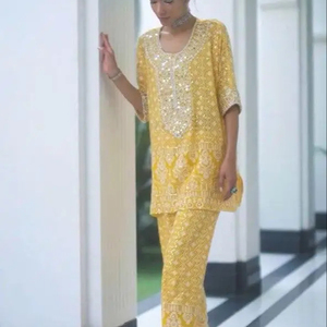 Algodón puro de rayón con encaje en Kurta y hermoso trabajo en el cuello con trabajo de hilo a precio mayorista con material de alta calidad - Product Image 1