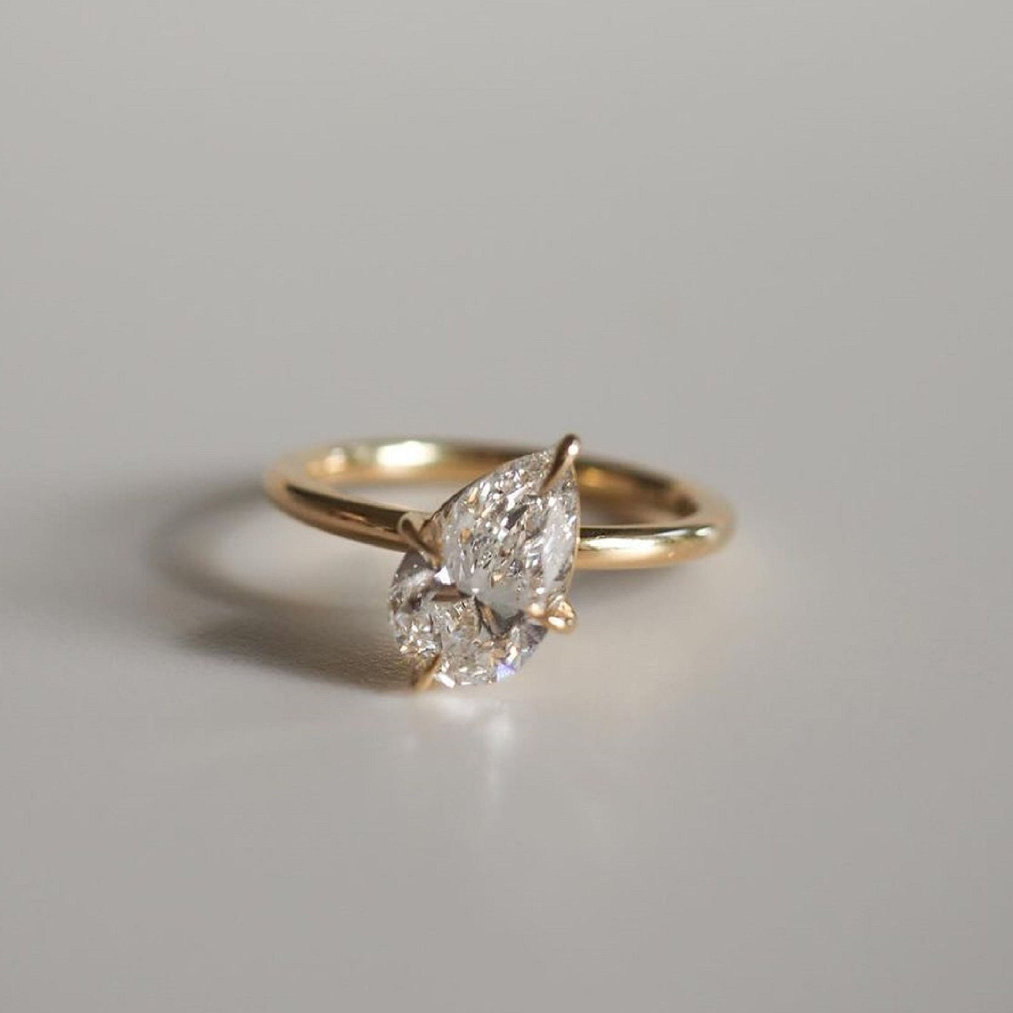 สีเหลืองทอง