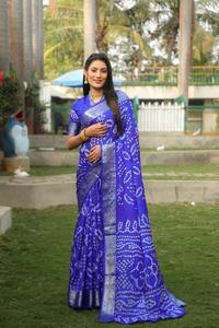 Nouveauté, vêtements ethniques fantaisistes et tendance, sari en soie Bandhej de haute qualité, chemisier avec travail de tissage, fabricant de mode féminine - Product Image 6