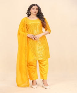 Robe de soirée moderne en Georgette inspirée de Bollywood à la mode avec sequin Detailing kurta. - Product Image 1