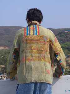 Chemise décontractée pour homme en coton tricoté 100% à manches longues, coupe ample, motif floral, style hip-hop, grande taille, collection hiver, fabriquée à la main par Kantha VIRATRA IMPEX - Product Image 2