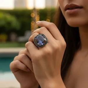 Bague sophistiquée de luxe carrée avec halo de saphirs et diamants pour femme, plaquée or 18 carats, certifiée, tendance et à la mode - Product Image 3