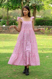 Vestido de verano bohemio rosa sin mangas con estampado de bloque de mano 100% algodón con patrón floral bordado y cuello cuadrado para ella - Product Image 3