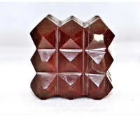 Figurine cube en cristal 54 pyramides faite à la main en gros de l'Inde Feng Shui & Vastu Energy Harmonizer pour la maison, décoration de bureau