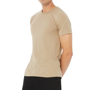 T-shirt décontracté pour homme, conçu pour une liberté de mouvement naturelle, avec un design équilibré et un style urbain élégant - Product Image 2