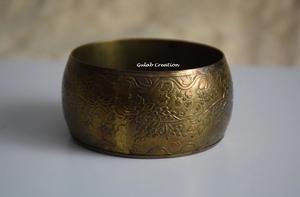 Bracelet jonc en laiton gaufré à la main avec finition vintage pour les collections de bijoux ethniques, bohèmes et traditionnels - Product Image 2