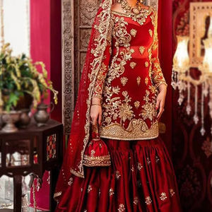 2025 @ Bridal Superbe robe rouge Kurta, Sarara & Dupatta avec perles Dabka embellies lourdes Travail de broderie Zari à la main en pierre - Product Image 1