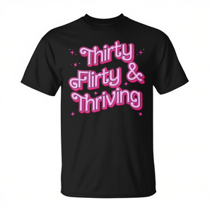 Maglietta 'Thirty Flirty and Thriving' per il 30° Compleanno, Regalo Promozionale per Chi Ha 30 Anni - Product Image 2