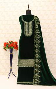 Costume Salwar Kameez en velours de la collection hiver de style fantaisie avec costume pakistanais de travail séquentiel les plus vendus - Product Image 3