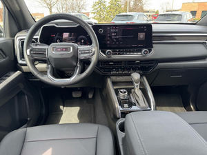 GM -M C Canyorn Elevation 2024, Cabina Doble, Tracción en las Cuatro Ruedas, Caja de Cambios Automática, Cámara Trasera, Motor Inteligente, Portaequipajes de Aleación de Aluminio, Volante a la Izquierda, SUV - Product Image 2