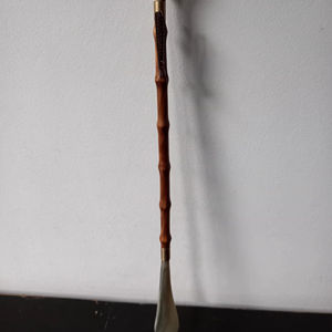 Elevador de Zapatos de Bambú Diseñado con Bambú Natural para un Fácil Calzado y Uso Diario Cómodo, Procedente de la India - Product Image 1