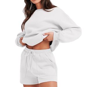 Ensemble court 2 pièces en molleton 100 % coton pour femme, avec logo personnalisé, fabriqué en usine, tenue décontractée streetwear hiver 2026 - Product Image 1