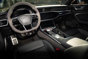 Usado muy bien, 2021, Avant 591-HP, Twin-Turbo V8, AWD, paquete RS Dynamic, en su mayoría sin modificar - Product Image 5