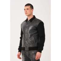 Vêtements pour hommes ABRANI Poitrine 105 cm Taille 81 cm Taille au sol 190 cm Hanches 100 cm Poids 85 kg Taille du modèle L Disponible en XS à XXL