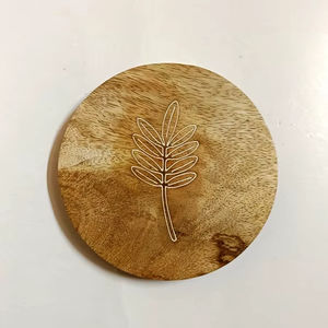 Posavasos personalizados de madera de nogal, almohadillas para bebidas grabadas personalizadas para vajilla del hogar y decoración de boda para - Product Image 1