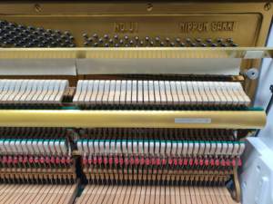 Piano Vertical Clásico Yamaha U1D, Importación de Japón, Artesanía Superior, Alta Calidad, Acabado Negro, Rendimiento Suave - Product Image 3