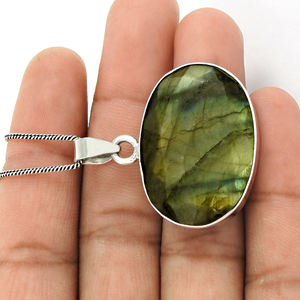 Fabuleux design 925 argent Sterling naturel Labradorite pierre précieuse forme ovale chic pendentif bijoux faits à la main fournisseurs de gros - Product Image 4