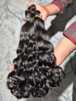 Paquetes de trama de cabello humano Remy indio virgen rizado hinchable alineado con cutícula 100% del proveedor al por mayor: modelo no permanente