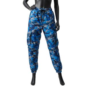 Pantalon coupe-vent pour femme Premium 120 GSM en polyester tissé bleu camouflage avec panneau cargo et logo personnalisé - Product Image 1